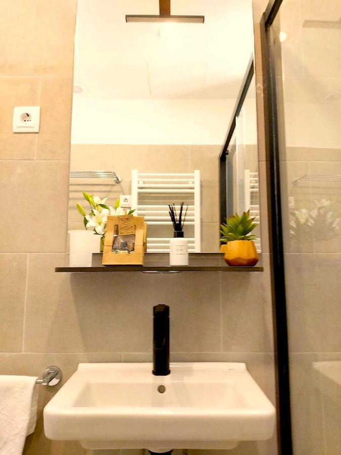 Apartamento Nuevo Y Reformado Al Lado De La Gran Via Madrilena Exterior foto